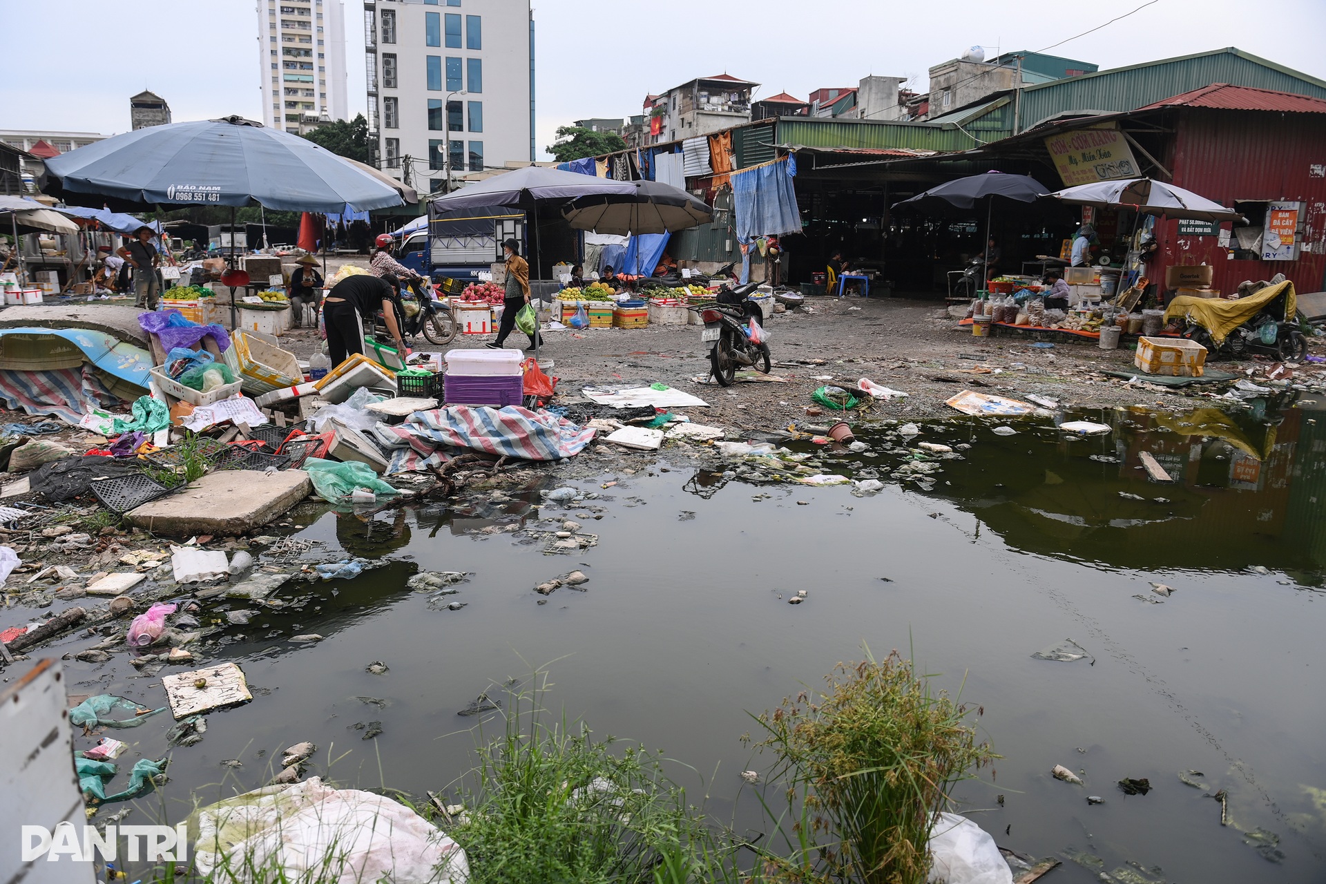 600m đường vào Đại học Hà Nội ngổn ngang vật liệu, dân than trời vì ô nhiễm - 15 600m đường vào Đại học Hà Nội ngổn ngang vật liệu, dân than trời vì ô nhiễm - 15