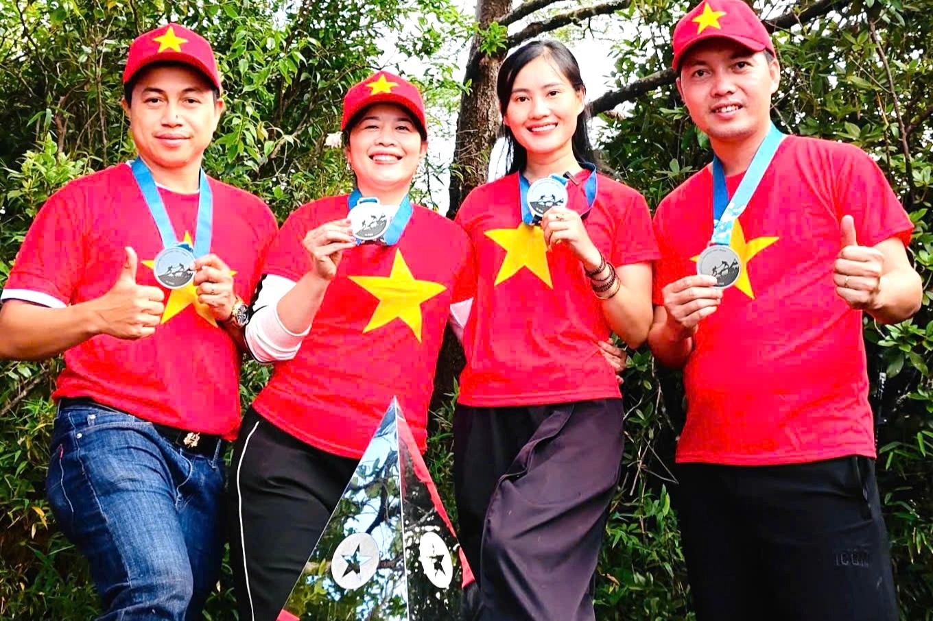 Hành trình chinh phục đỉnh Ngọc Linh - "nóc nhà" miền Nam của nữ giáo viên