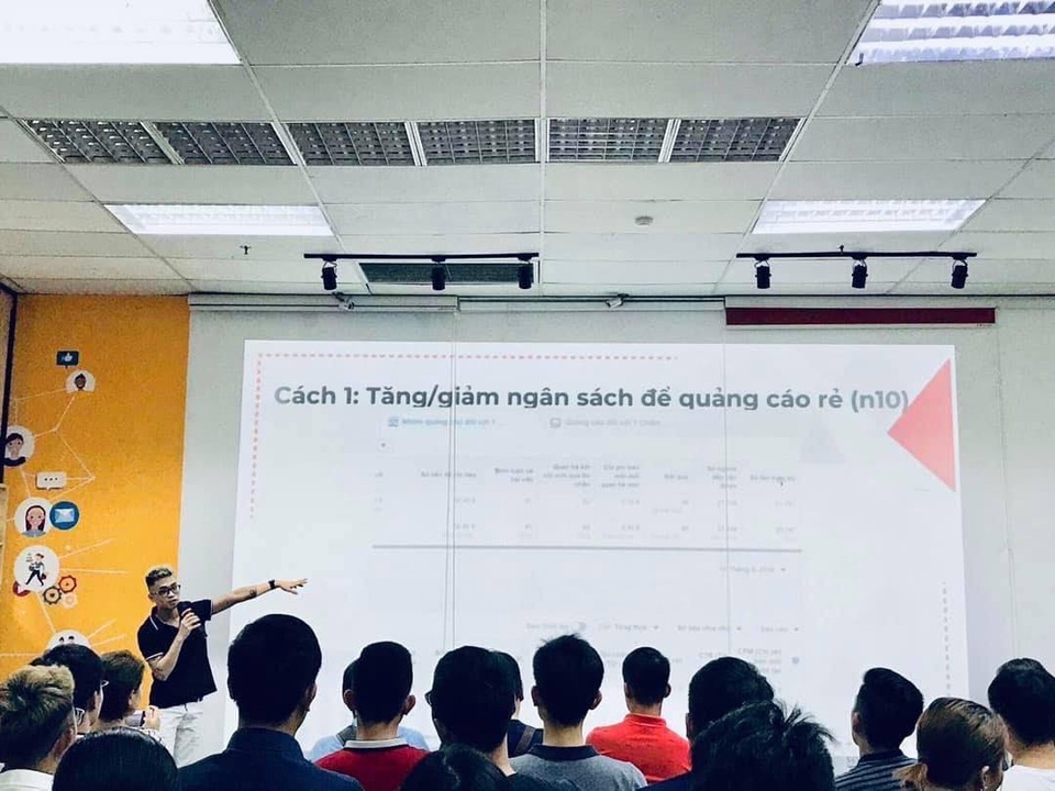 Đột nhập lớp học “thực chiến facebook” của thầy giáo 9x, cần chuẩn bị gì cho xu hướng bán hàng tiếp tục hot trong 2020? - 2 Đột nhập lớp học “thực chiến facebook” của thầy giáo 9x, cần chuẩn bị gì cho xu hướng bán hàng tiếp tục hot trong 2020? - 2