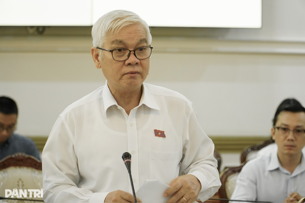 Trưởng Đoàn ĐBQH TPHCM: Tăng giải ngân đầu tư công để thúc đẩy tăng trưởng - 1 Trưởng Đoàn ĐBQH TPHCM: Tăng giải ngân đầu tư công để thúc đẩy tăng trưởng - 1