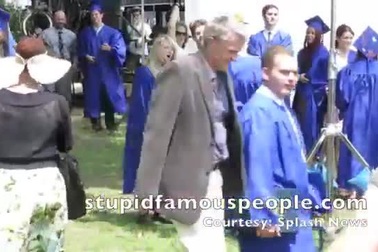 Andrew Garfield tình tứ hôn Emma Stone