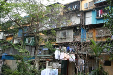 Chung cư cũ vẫn "khốn đốn" vì chờ quy chế