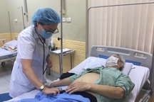 Hà Nội: Ngại khám bệnh mùa Covid-19, cụ ông phải vào viện cấp cứu