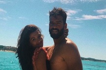 Thủ thành đắt giá của Liverpool hạnh phúc khoe vợ đẹp con xinh