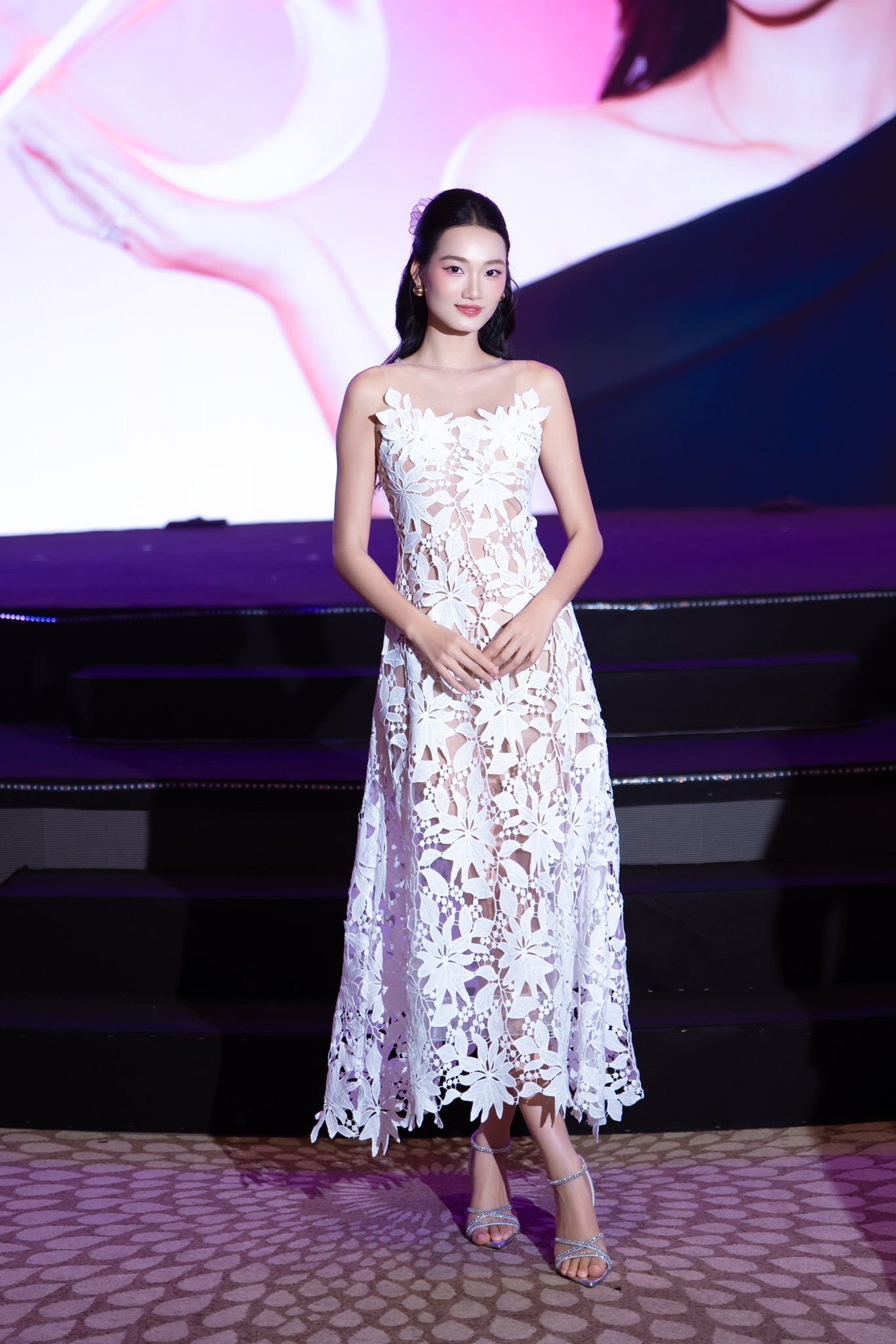 Nhan sắc dàn mỹ nữ đóng phim VTV về góc khuất showbiz gây chú ý - 8