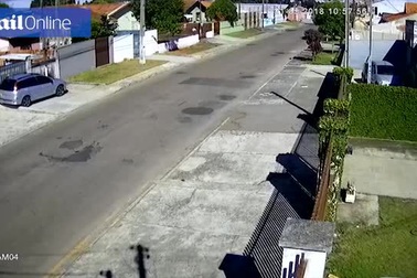 Sốc khoảnh khắc người văng khỏi xe sau tai nạn do không cài dây an toàn