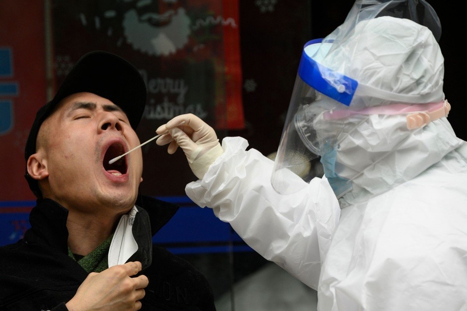 Đặc điểm nguy hiểm khiến SARS-CoV-2 dễ lây lan hơn chủng virus corona khác - 1 Đặc điểm nguy hiểm khiến SARS-CoV-2 dễ lây lan hơn chủng virus corona khác - 1