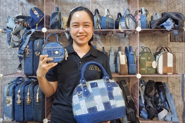 Nghỉ việc văn phòng, cô gái TPHCM dùng "thứ bỏ đi" thu về chục triệu/tháng