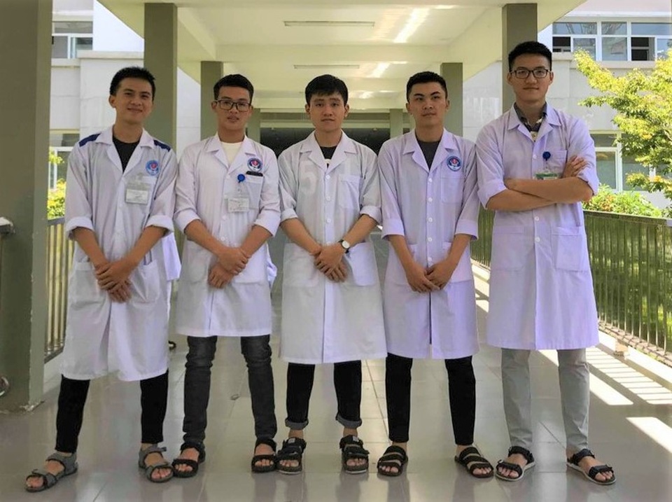 Sinh viên trường Y trắng đêm canh Covid-19 ở cửa ngõ Đà Nẵng - 5 Sinh viên trường Y trắng đêm canh Covid-19 ở cửa ngõ Đà Nẵng - 5