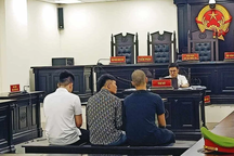 Nhóm học sinh ở Hà Nội truy sát 2 người tử vong vì mâu thuẫn giao thông