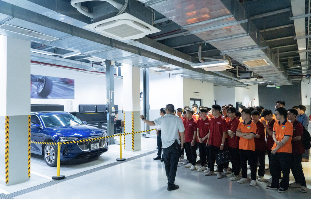 Khám phá môi trường học tập của sinh viên ngành Công nghệ ô tô điện HUTECH - 4 Khám phá môi trường học tập của sinh viên ngành Công nghệ ô tô điện HUTECH - 4