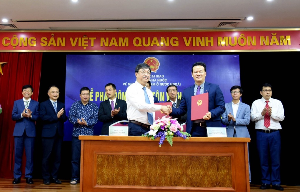 Để tiếng mẹ đẻ là niềm tự hào của mỗi người Việt ở bất cứ đâu - 6 Để tiếng mẹ đẻ là niềm tự hào của mỗi người Việt ở bất cứ đâu - 6