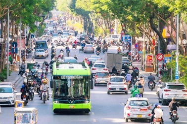 Xe điện, hybrid, xăng E10 và bài toán của các đại gia ở Việt Nam