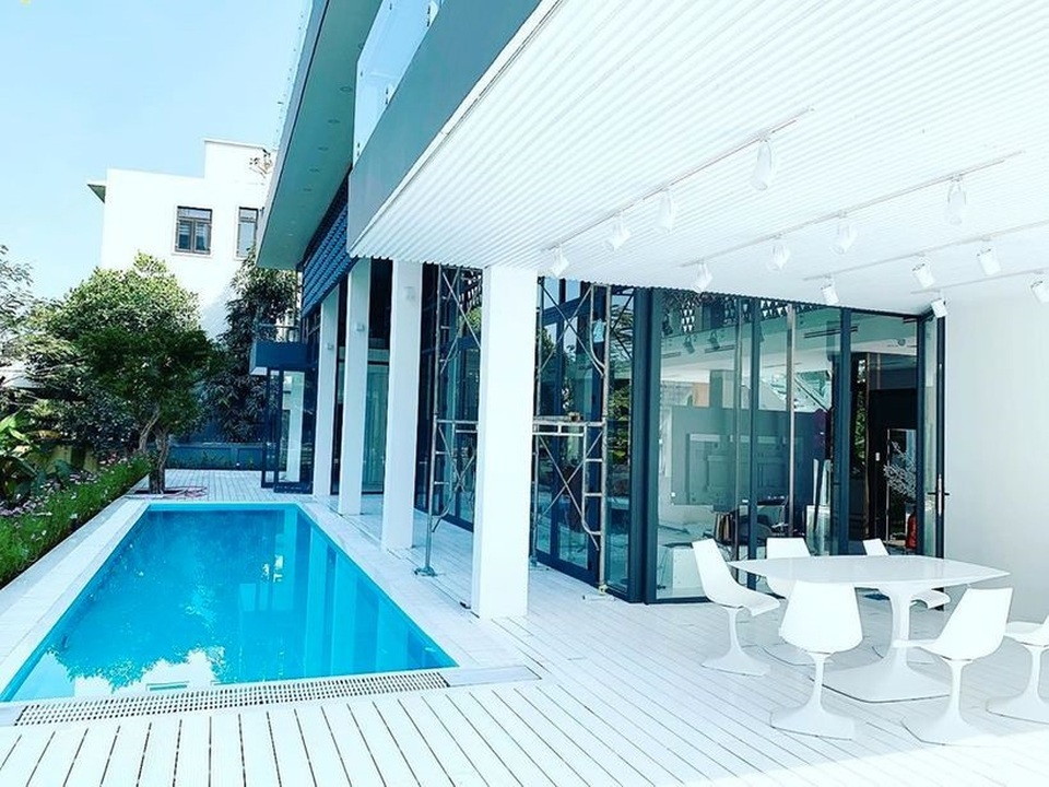 Cận cảnh ngôi biệt thự sang trọng giá 50 tỷ đồng, rộng 800m2 của Ngọc Trinh - 5 Cận cảnh ngôi biệt thự sang trọng giá 50 tỷ đồng, rộng 800m2 của Ngọc Trinh - 5