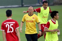 “Lào còn có thể chọc thủng lưới Malaysia, cầu thủ Việt Nam hãy cứ tự tin!”