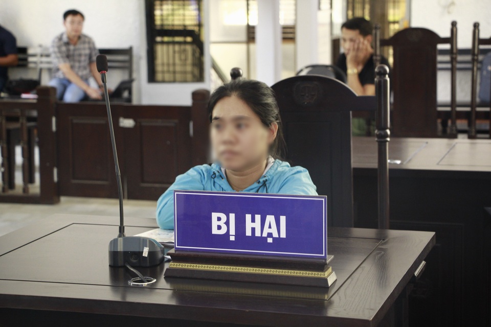 Vụ nữ giúp việc khuyết tật bị chủ nhà hiếp dâm: Bị cáo quanh co chối tội - 3 Vụ nữ giúp việc khuyết tật bị chủ nhà hiếp dâm: Bị cáo quanh co chối tội - 3