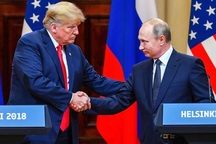 Lý do Tổng thống Trump họp riêng 2 tiếng với ông Putin trong phòng kín