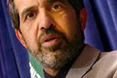 Iran bắt đầu làm giàu uranium