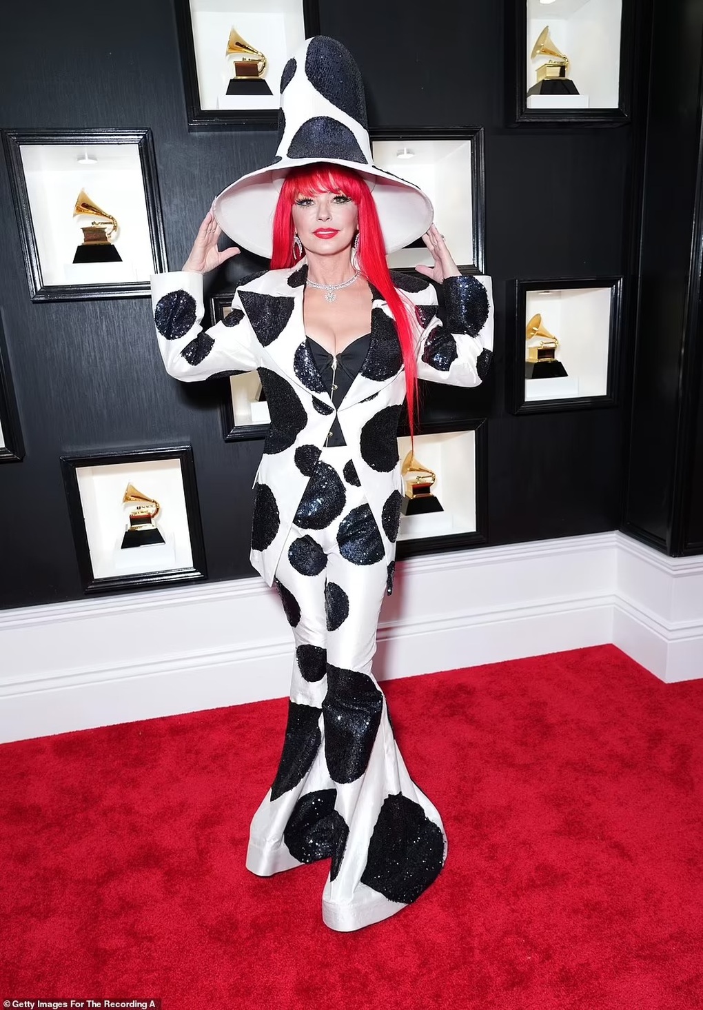 Thảm đỏ Grammy 2023: Người đẹp ngỡ ngàng, người dị khó tin - 5 Thảm đỏ Grammy 2023: Người đẹp ngỡ ngàng, người dị khó tin - 5
