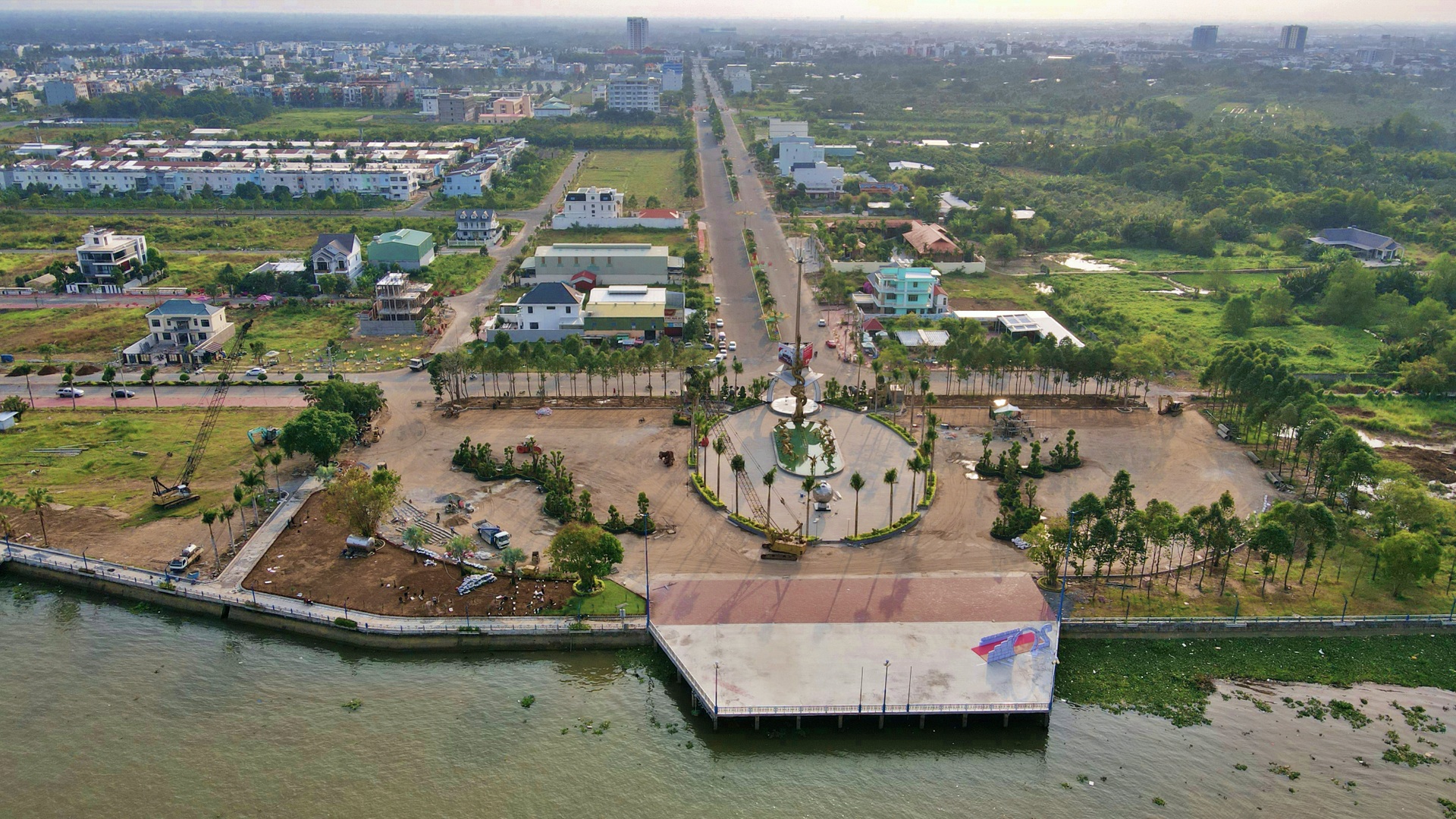 Gấp rút thi công nơi miễn phí mặt bằng cho người dân miền Tây bán hoa Tết - 1 Gấp rút thi công nơi miễn phí mặt bằng cho người dân miền Tây bán hoa Tết - 1
