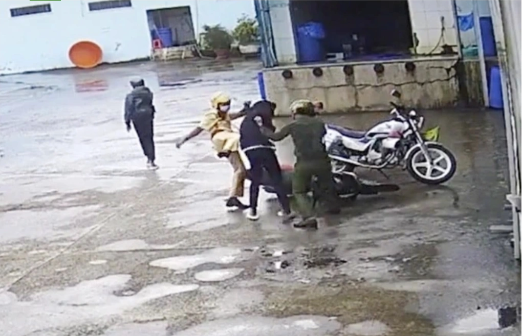 Hệ lụy từ những vết thương của cậu thiếu niên bị cảnh sát đánh túi bụi - 1 Hệ lụy từ những vết thương của cậu thiếu niên bị cảnh sát đánh túi bụi - 1