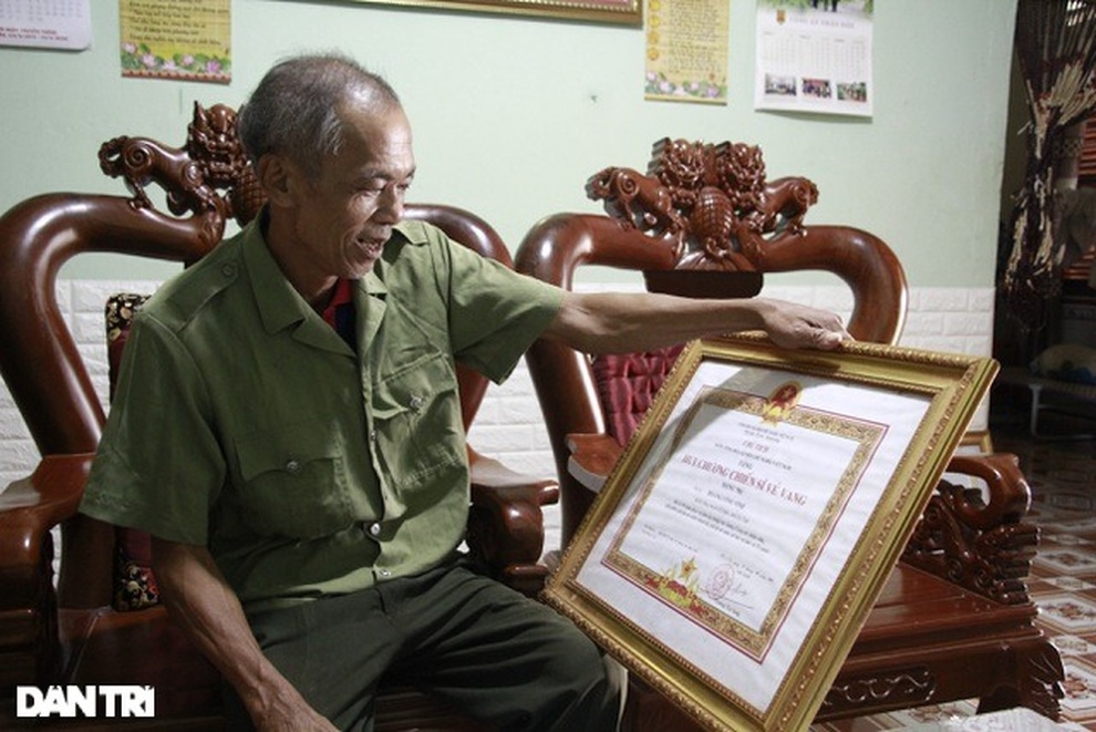 Trao tặng 50 triệu đồng gia đình có công ở miền Trung - Tây Nguyên - 5 Trao tặng 50 triệu đồng gia đình có công ở miền Trung - Tây Nguyên - 5