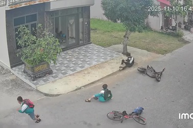 Nhóm nam sinh gặp nạn vì lao xe vào nhau