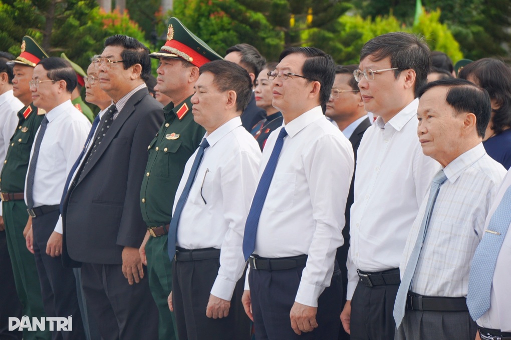 Phó Thủ tướng Hồ Đức Phớc thăm, tặng quà người có công tại Gia Lai - 3 Phó Thủ tướng Hồ Đức Phớc thăm, tặng quà người có công tại Gia Lai - 3