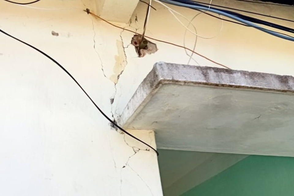 Trụ sở xuống cấp, ủy ban xã phải dán giấy cảnh báo người dân - 2 Trụ sở xuống cấp, ủy ban xã phải dán giấy cảnh báo người dân - 2