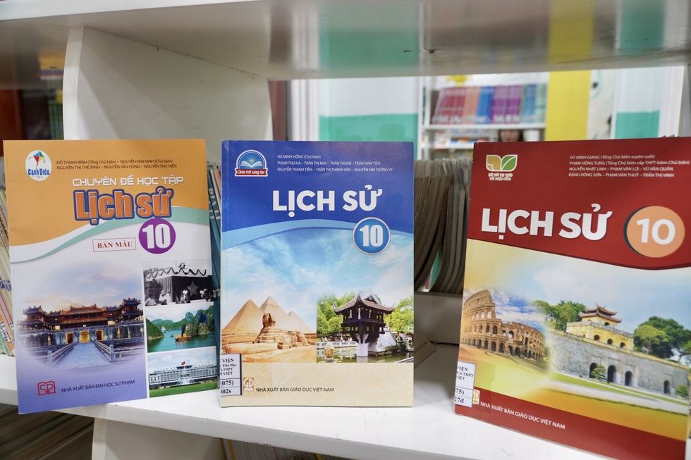 សៀវភៅសិក្សាបង្រួបបង្រួមជាតិចាប់ពីឆ្នាំ 2026៖ នៅសល់តែ 10 ខែទៀតប៉ុណ្ណោះ តើត្រូវតាមកាលវិភាគយ៉ាងដូចម្តេច? - ១ SGK thống nhất toàn quốc từ 2026: Chỉ còn 10 tháng, làm sao để kịp tiến độ? - 1