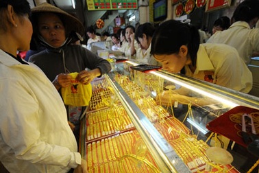 Giá vàng đảo chiều tăng mạnh