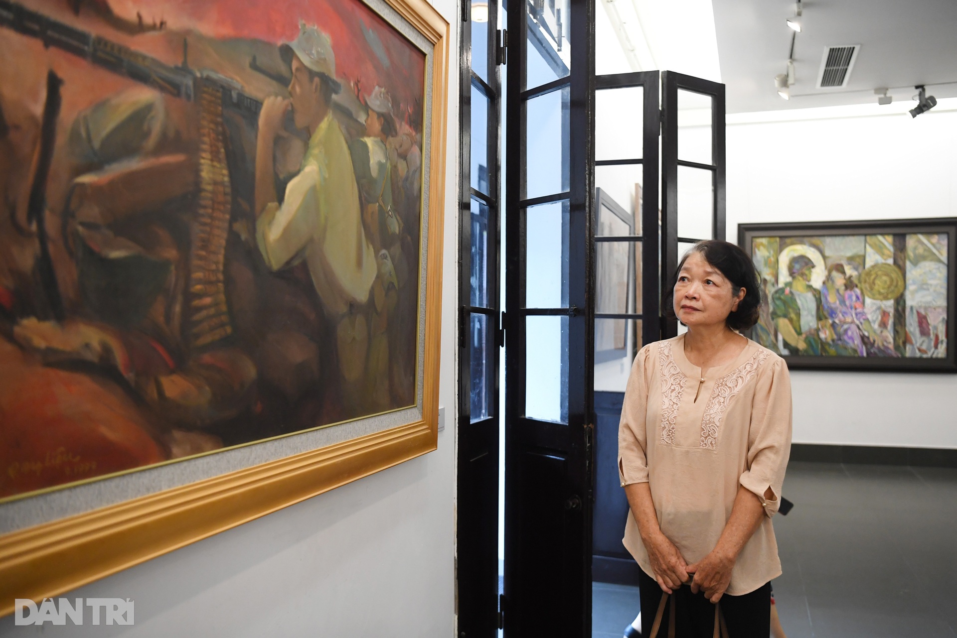 Hình tượng người lính, người mẹ VNAH qua triển lãm Còn mãi với thời gian - 8 Hình tượng người lính, người mẹ VNAH qua triển lãm Còn mãi với thời gian - 8