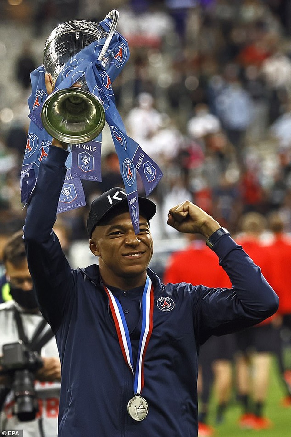 Mbappe chấn thương trong ngày PSG lên ngôi vô địch - 7 Mbappe chấn thương trong ngày PSG lên ngôi vô địch - 7