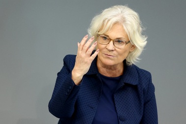 Bộ trưởng Đức bị chỉ trích vì thông điệp năm mới nhắc tới chiến sự Ukraine