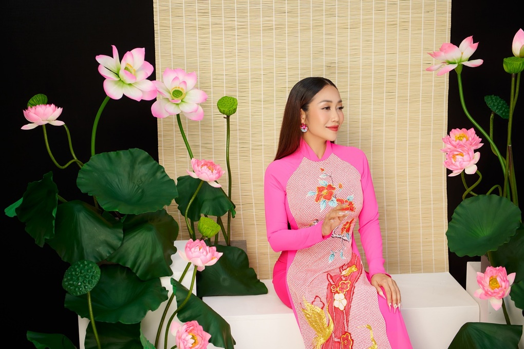 Ốc Thanh Vân diện áo dài, khoe nhan sắc rạng rỡ sau thời gian sang Úc - 1 Ốc Thanh Vân diện áo dài, khoe nhan sắc rạng rỡ sau thời gian sang Úc - 1