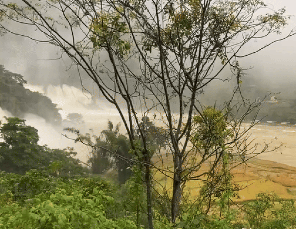 ឈប់ទទួលភ្ញៀវនៅទឹកធ្លាក់ Ban Gioc ពីរដងក្នុងមួយសប្តាហ៍ ដោយសារខ្យល់ព្យុះ - ១ Dừng đón khách ở thác Bản Giốc liên tiếp 2 lần trong một tuần vì mưa bão - 1