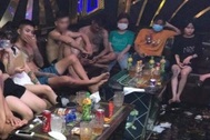 Bắt quả tang 23 đối tượng tổ chức tiệc sinh nhật bằng ma túy