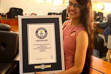 Thiếu nữ 16 tuổi lập kỷ lục thế giới với mái tóc dài như công chúa Disney