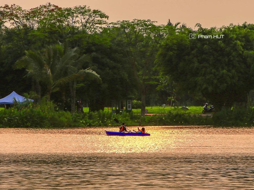 Giảng viên đại học gây bão với những bức ảnh chụp tại thành phố xanh - 13
