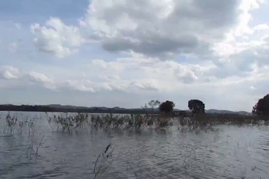 Hồ Ea Kao nhiều nước hơn Tết mọi năm: Nông dân vui mừng, du khách thích thú