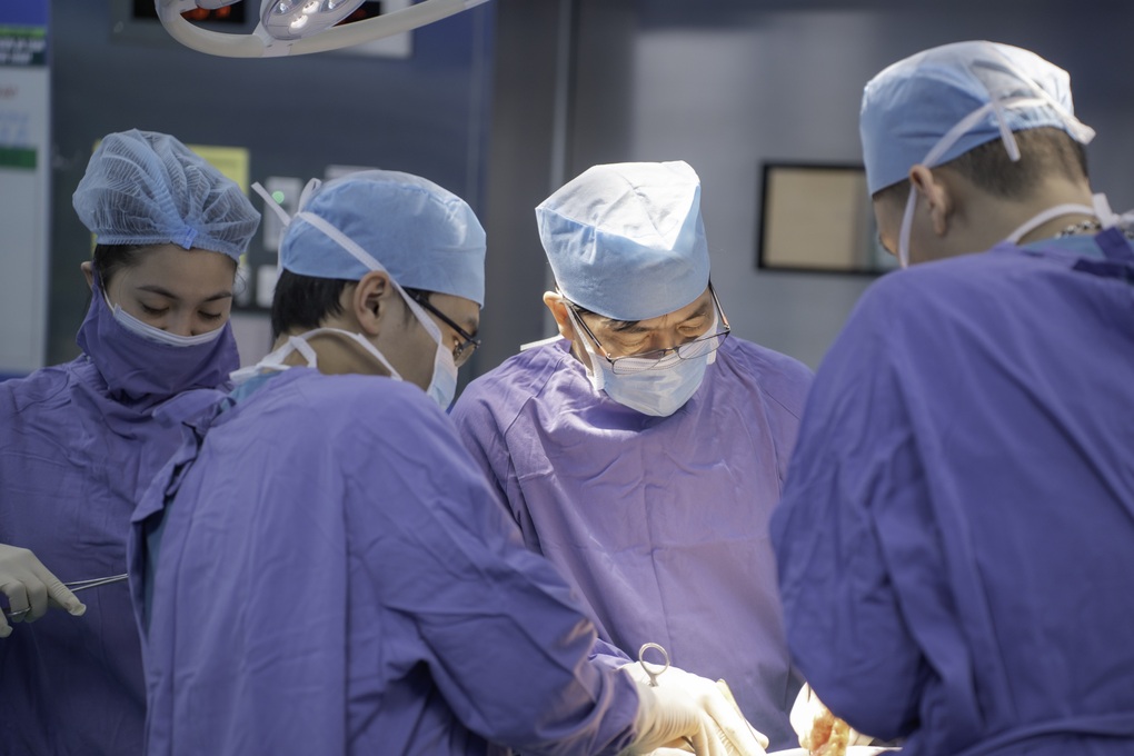 Đau bụng dai dẳng hơn 1 năm vì u mạc treo non gây tắc ruột - 2 Đau bụng dai dẳng hơn 1 năm vì u mạc treo non gây tắc ruột - 2