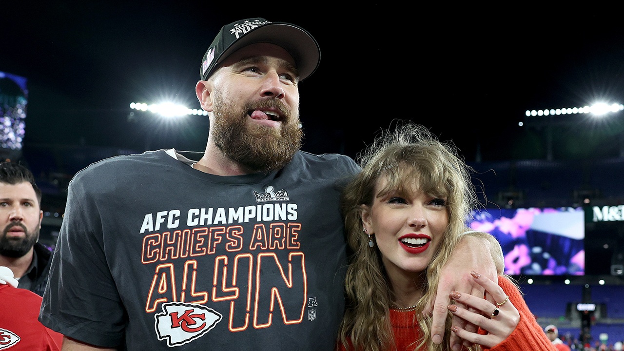 Taylor Swift tình tứ, gợi cảm bên bạn trai sau tin đồn hợp đồng chia tay - 5