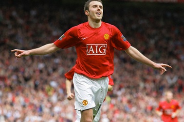 Carrick nài nỉ Tevez ở lại MU