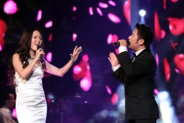 Tứ Linh và Bằng Kiều tỏa sáng trong “Đêm Viettel”