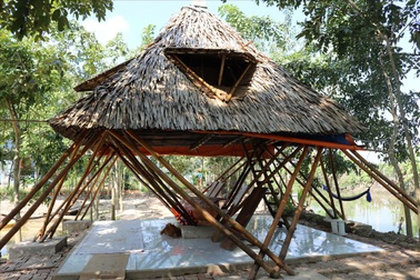 Độc đáo nhà tre bước ra từ hình học không gian của giáo viên Toán