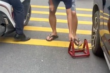 Chung cư ở TPHCM khẳng định không thu tiền phạt tài xế ô tô bị khóa bánh