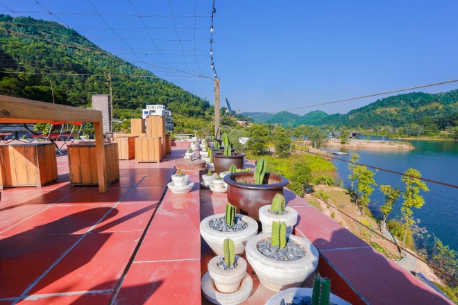 Bỏ thành phố lên núi, đôi vợ chồng Hà Nội dựng nhà container giá 3 tỷ đồng - 7 Bỏ thành phố lên núi, đôi vợ chồng Hà Nội dựng nhà container giá 3 tỷ đồng - 7