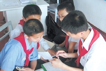 Tranh cãi về chiều dài mái tóc của học sinh