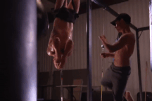 HLV võ thuật gây sốc với phương pháp tập luyện kỳ dị nhất thế giới