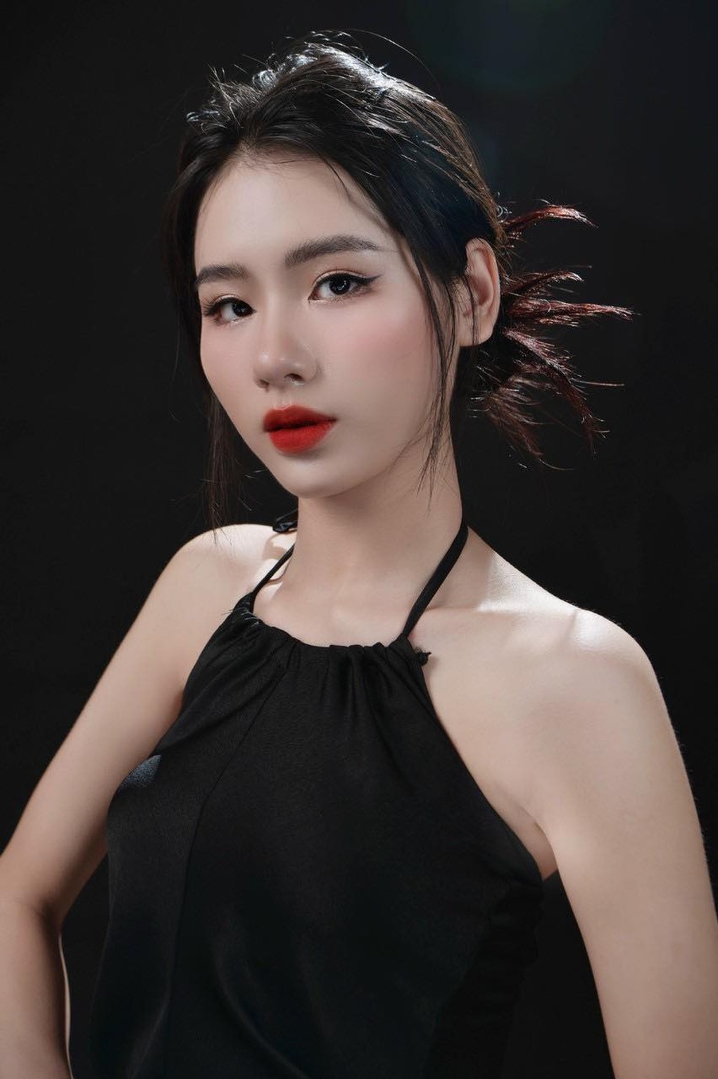 Cô gái trẻ gây chú ý vì bài đăng cảm ơn người yêu... giả tưởng - 2 Cô gái trẻ gây chú ý vì bài đăng cảm ơn người yêu... giả tưởng - 2